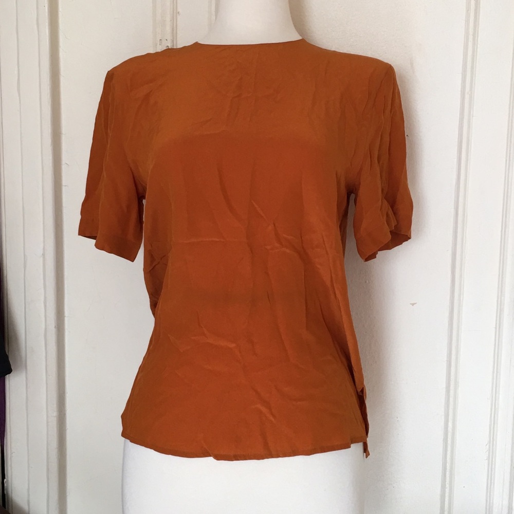 🎁Orange silk top